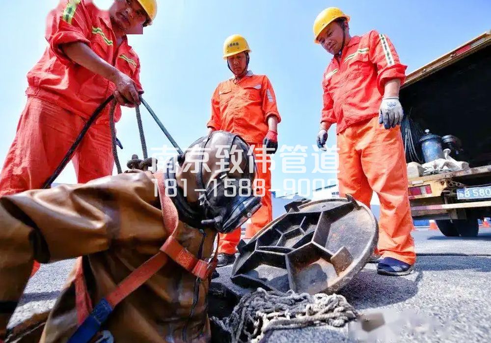 377黄山路有限空间作业